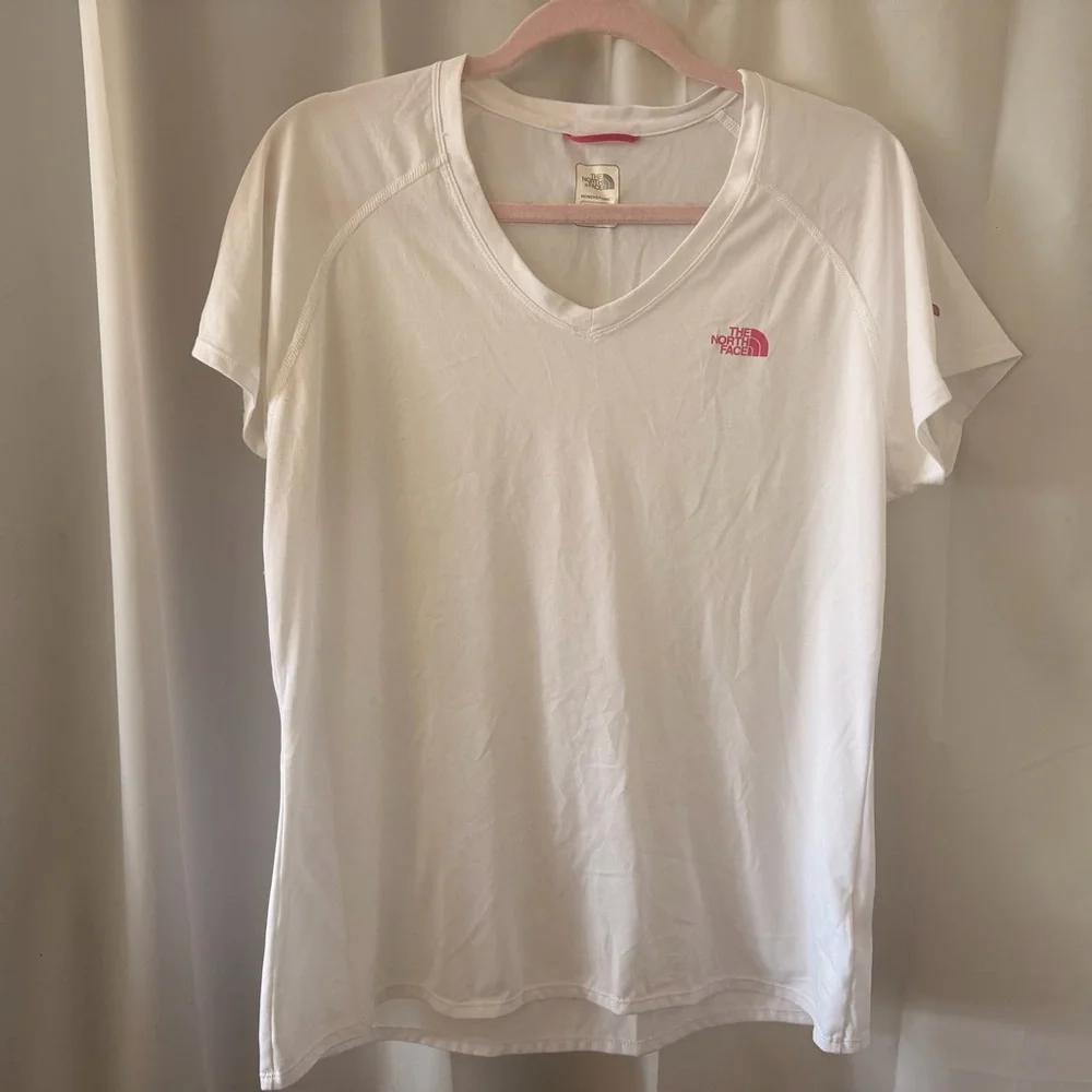 THE NORTH FACE SHORT SLEEVE REAXION AMP V-NECK T-SHIRT - Picture 1 of 4